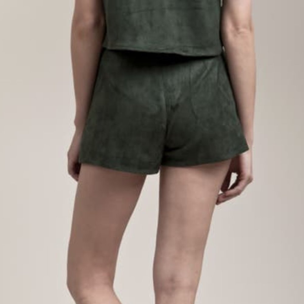 Moon River  Studded Faux Suede High Waisted festival Shorts Size L Hunter green - Picture 12 of 12